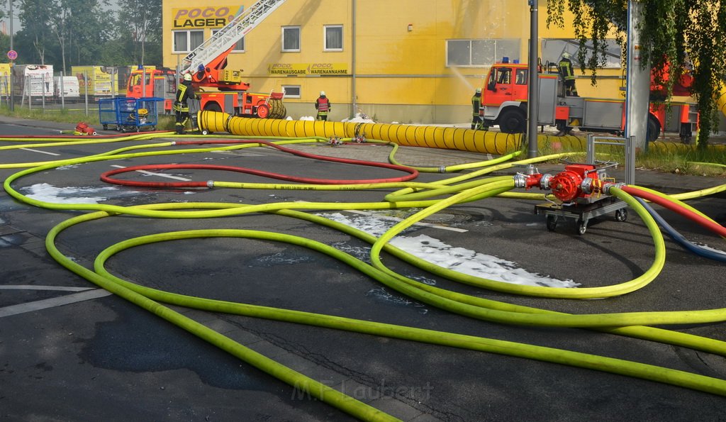 Grossfeuer Poco Lager Koeln Porz Gremberghoven Hansestr P726.jpg - Miklos Laubert